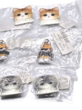 Comic Kitty Cats 6 Pin Brooch  Assorted Breeds Kittens Plastic Small 1.5"
